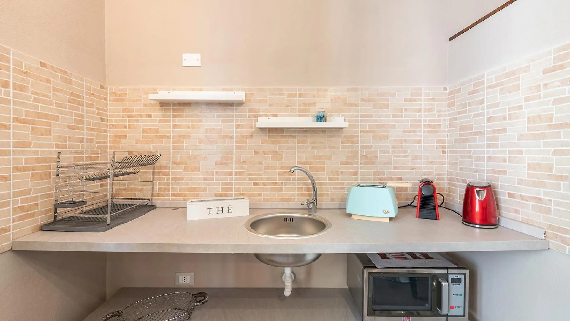 Promenade Boutique Rooms - City Centre Cagliari 0*,  Olaszország